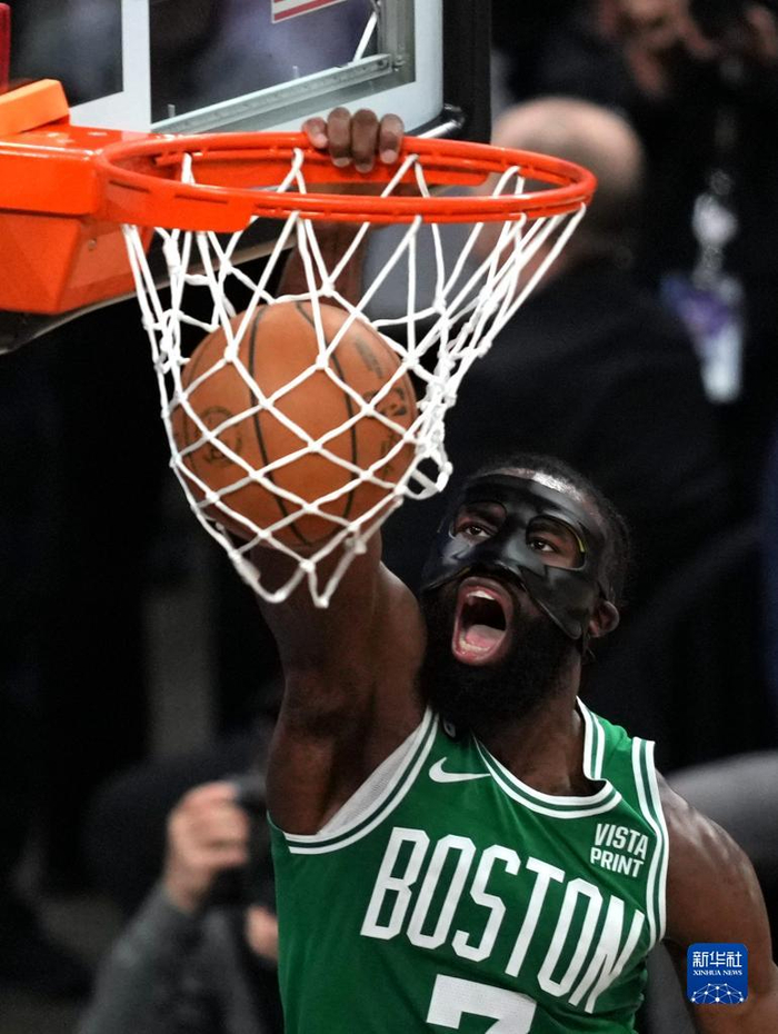 关于赛地聚焦:NBA常规赛今晚热度飙升,波士顿凯尔特人造点机会,震撼外界,年轻球员得到机会的信息 关于赛地聚焦:NBA常规赛今晚热度飙升,波士顿凯尔特人造点机会,震撼外界,年轻球员得到机会的信息