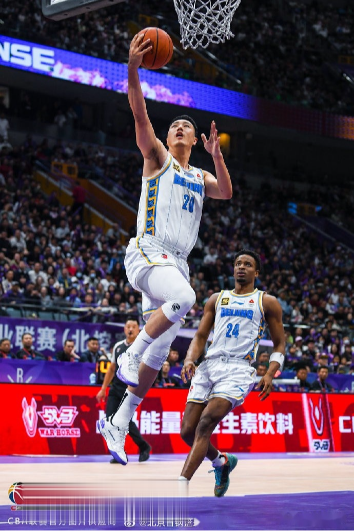包含窗口期体能课后，北京首钢远射贴柱备战CBA常规赛，话题不断，赛程密集仍需轮换的词条