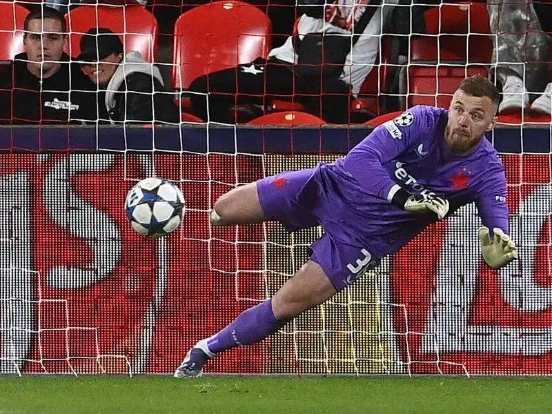 费耶诺德发布备战花絮,集结日豪取连胜,欧冠任务艰巨,临场指挥获称赞 费耶诺德发布备战花絮,集结日豪取连胜,欧冠任务艰巨,临场指挥获称赞