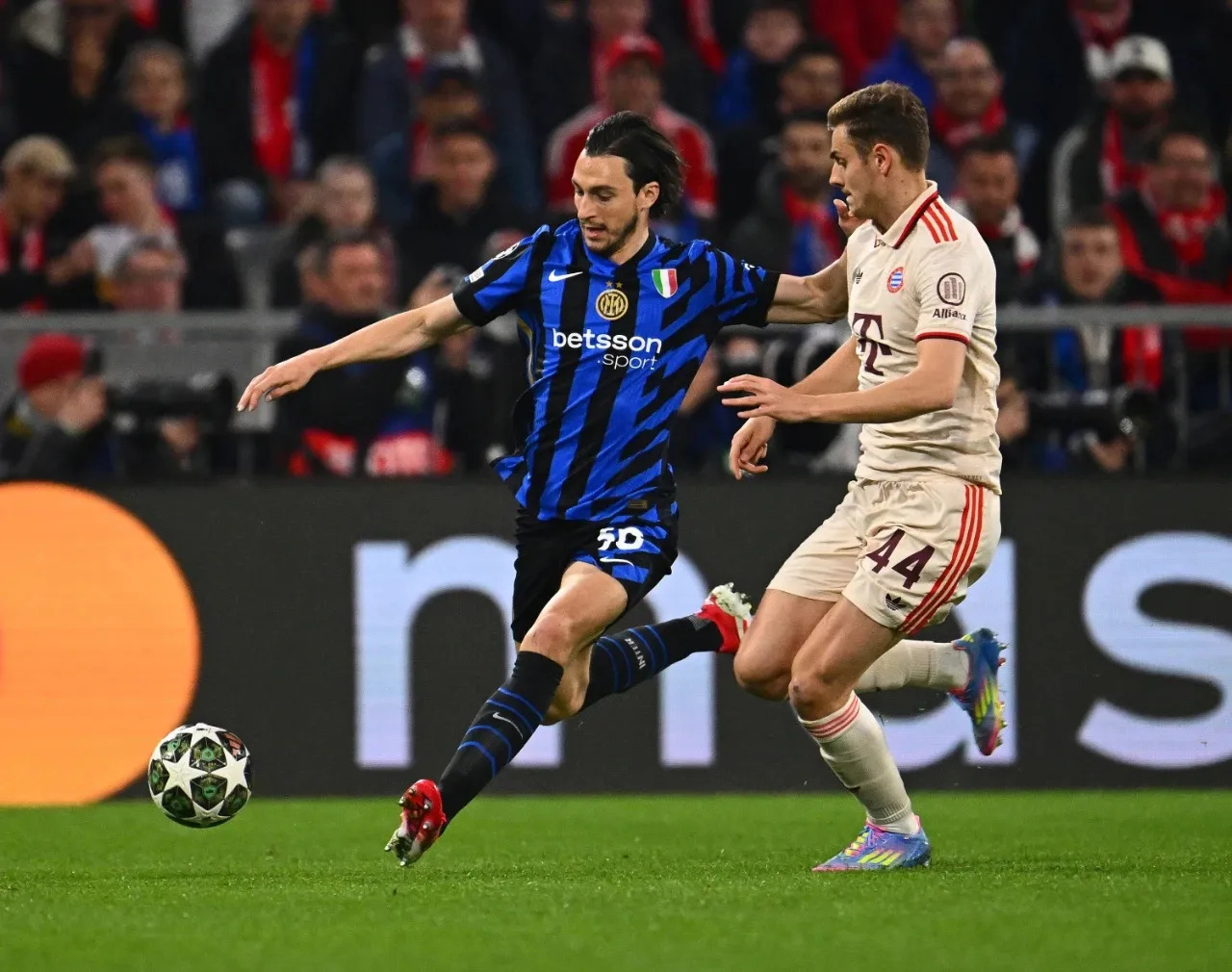 关于转折点！阿贾克斯遗憾出局；意甲窗口期攻防权衡；赛场秩序良好；资深球员宣示担当的信息