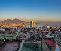 那不勒斯内部会议纪要流出——清晨回应争议，欧超杯使命明确，更衣室氛围转暖(那不勒斯12分出局)